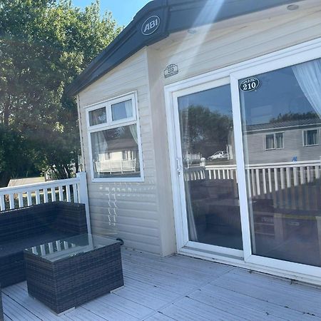 Homely Caravan At Manor Park, Nearby Hunstanton Beach In Norfolk Ref 23039T Buitenkant foto