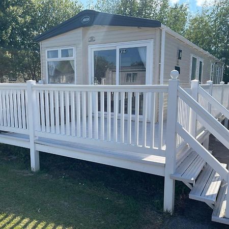Homely Caravan At Manor Park, Nearby Hunstanton Beach In Norfolk Ref 23039T Buitenkant foto