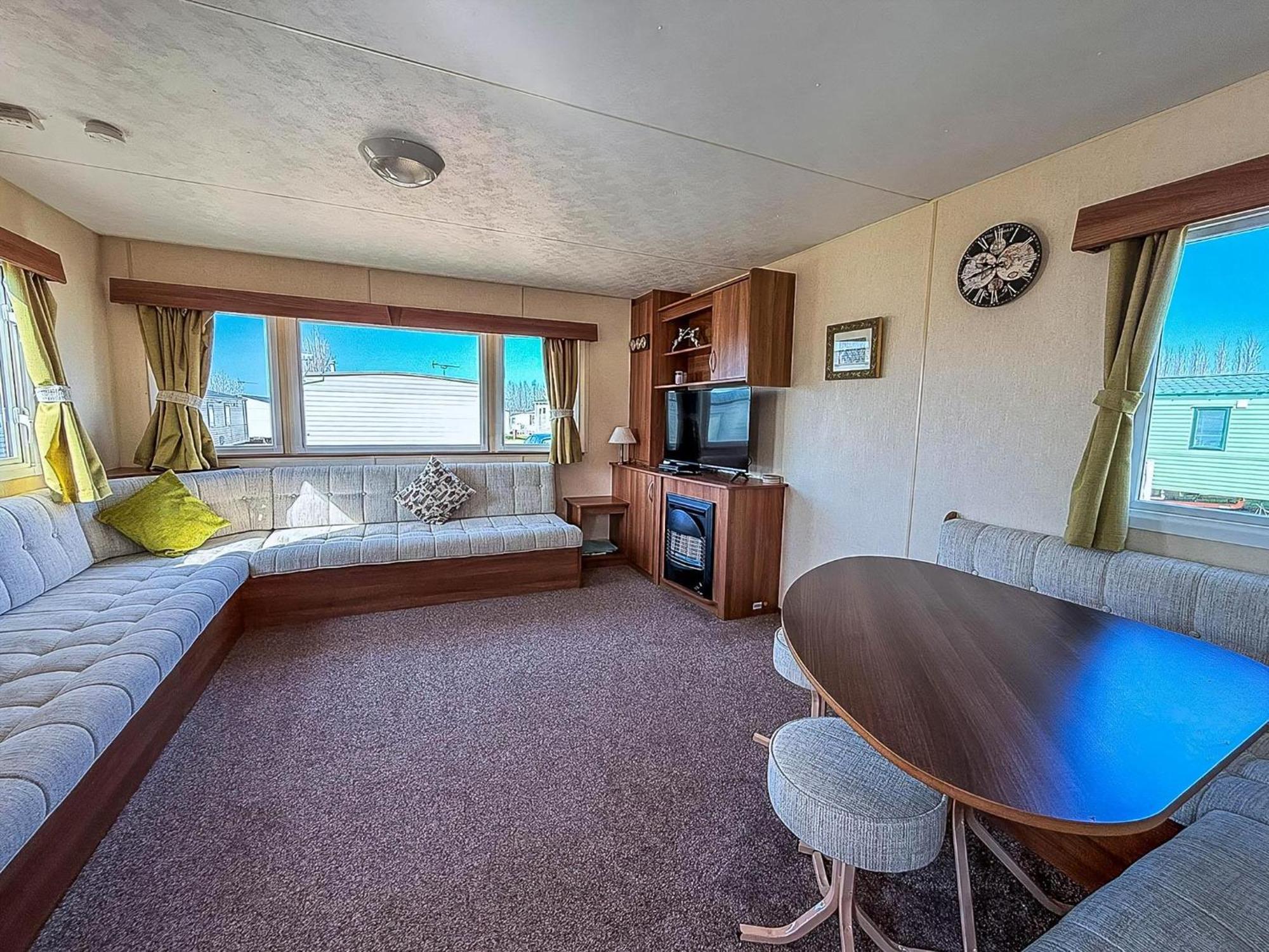 Homely Caravan At Manor Park, Nearby Hunstanton Beach In Norfolk Ref 23039T Buitenkant foto