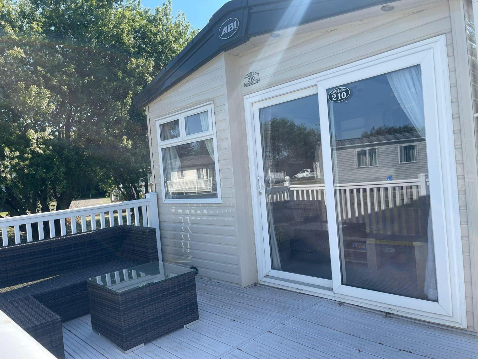 Homely Caravan At Manor Park, Nearby Hunstanton Beach In Norfolk Ref 23039T Buitenkant foto