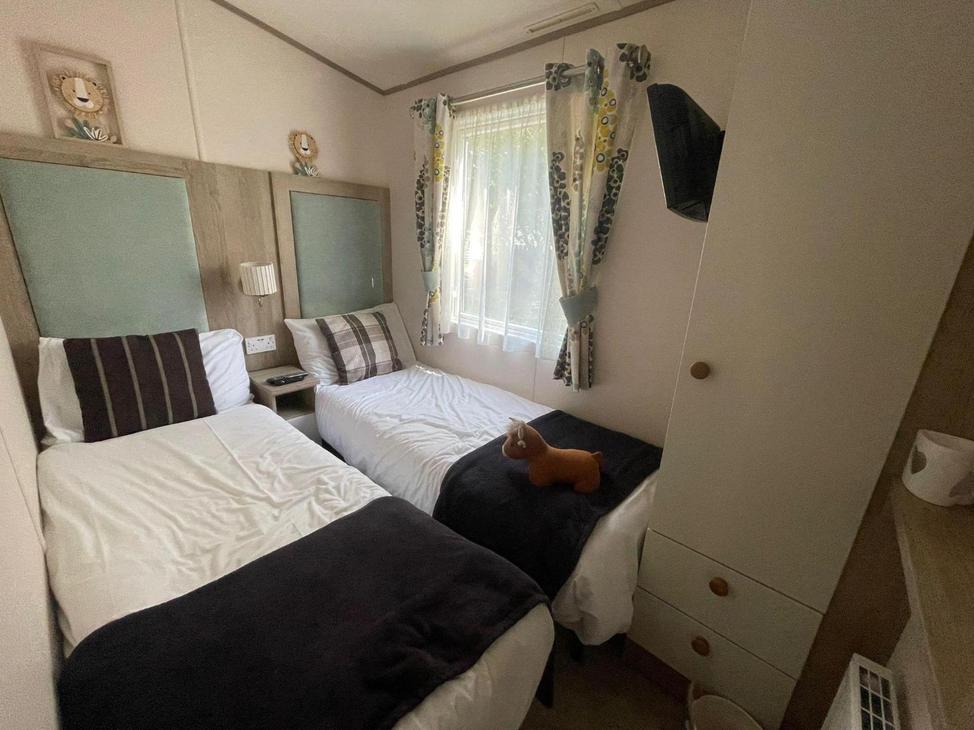 Homely Caravan At Manor Park, Nearby Hunstanton Beach In Norfolk Ref 23039T Buitenkant foto