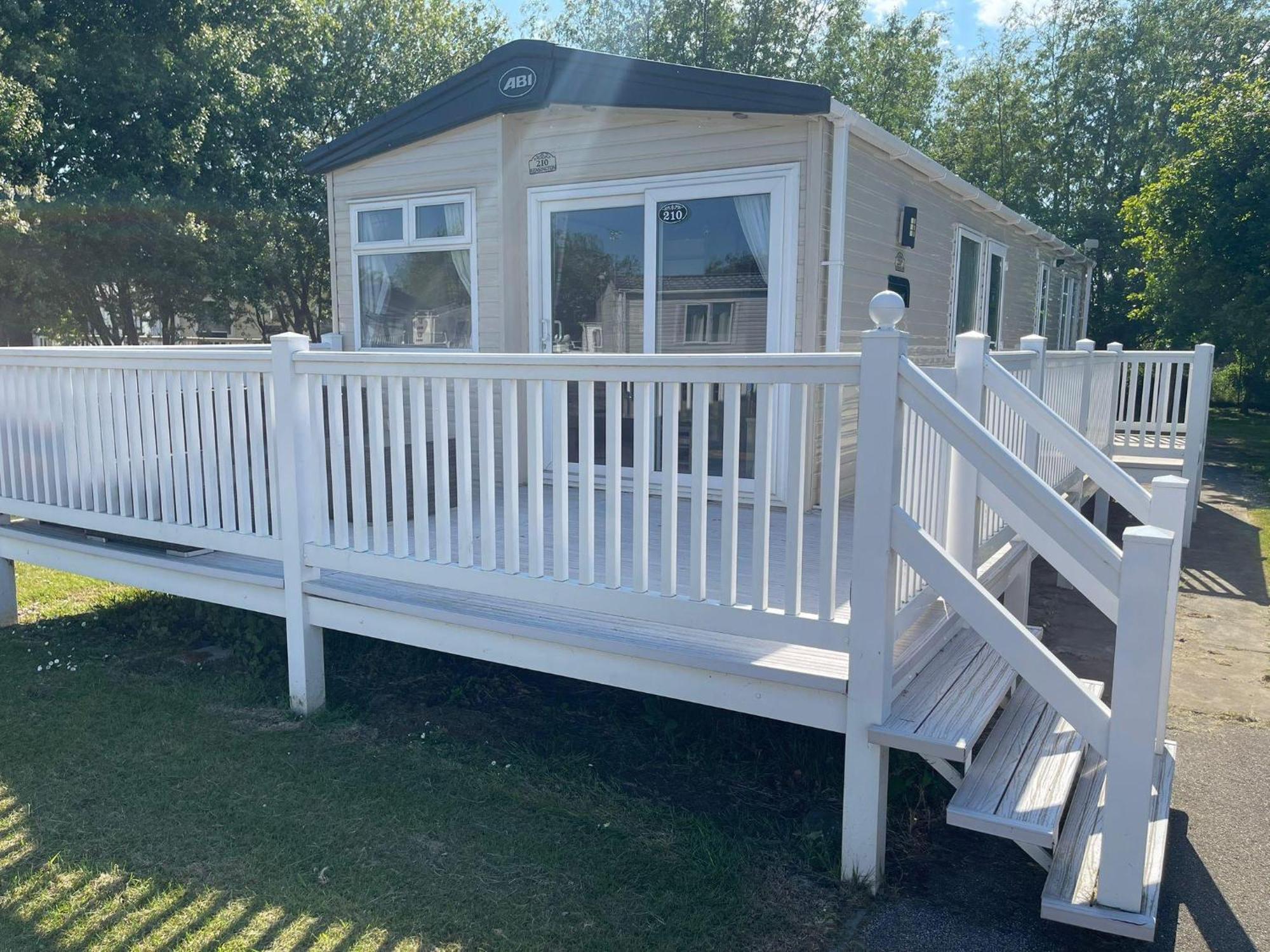 Homely Caravan At Manor Park, Nearby Hunstanton Beach In Norfolk Ref 23039T Buitenkant foto